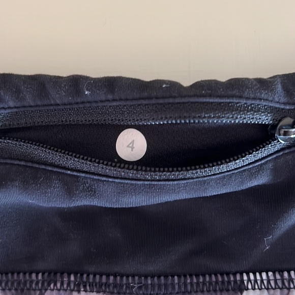 Lululemon Speed Up shorts - Picture 3 of 4